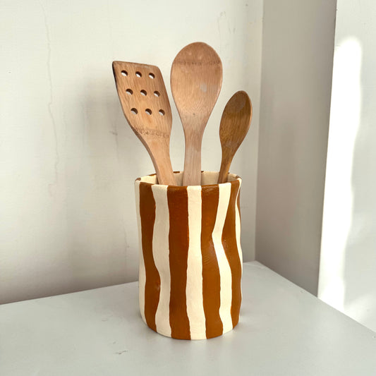 Crea un bote para utensilios