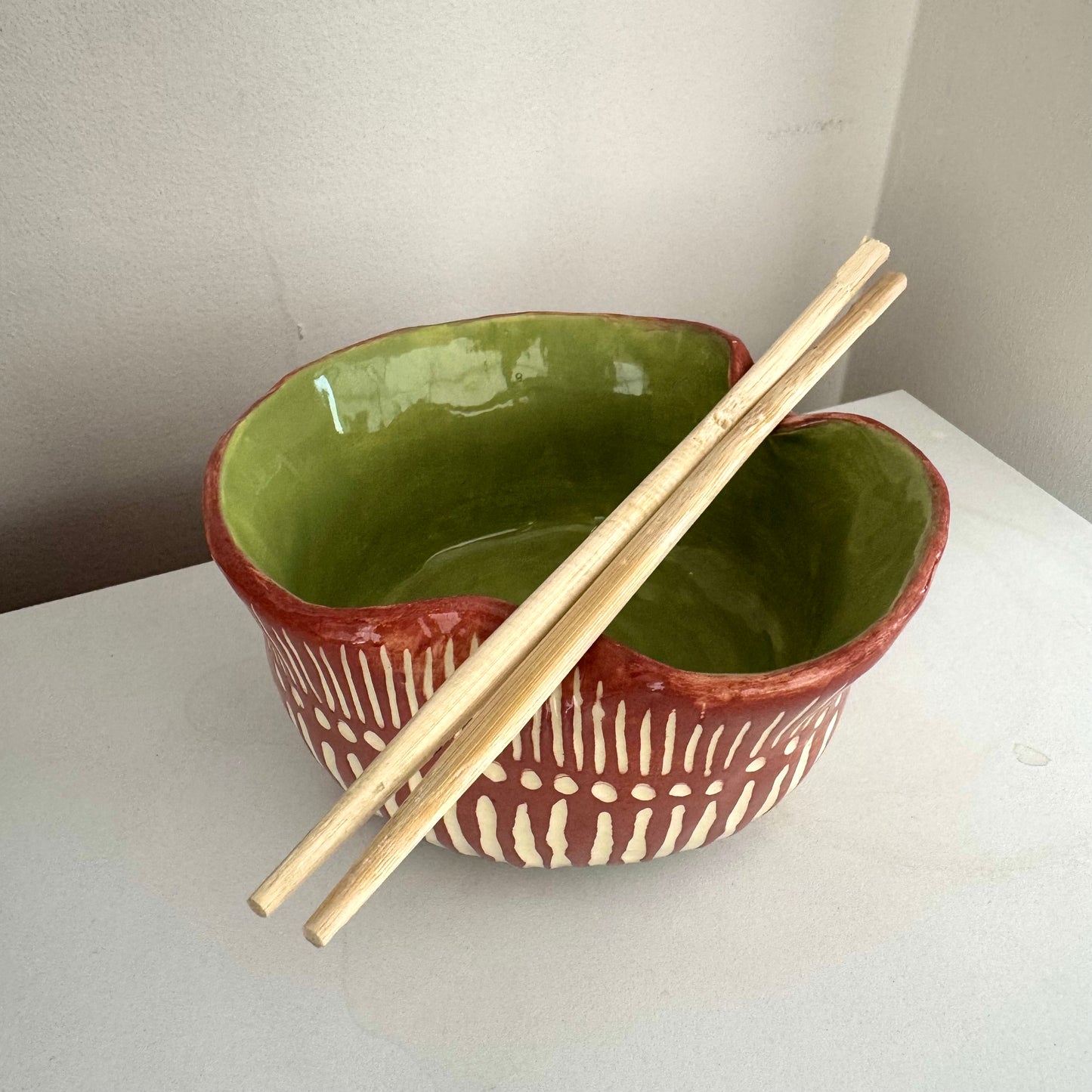 Tazón de cerámica para ramen con soporte para palillos
