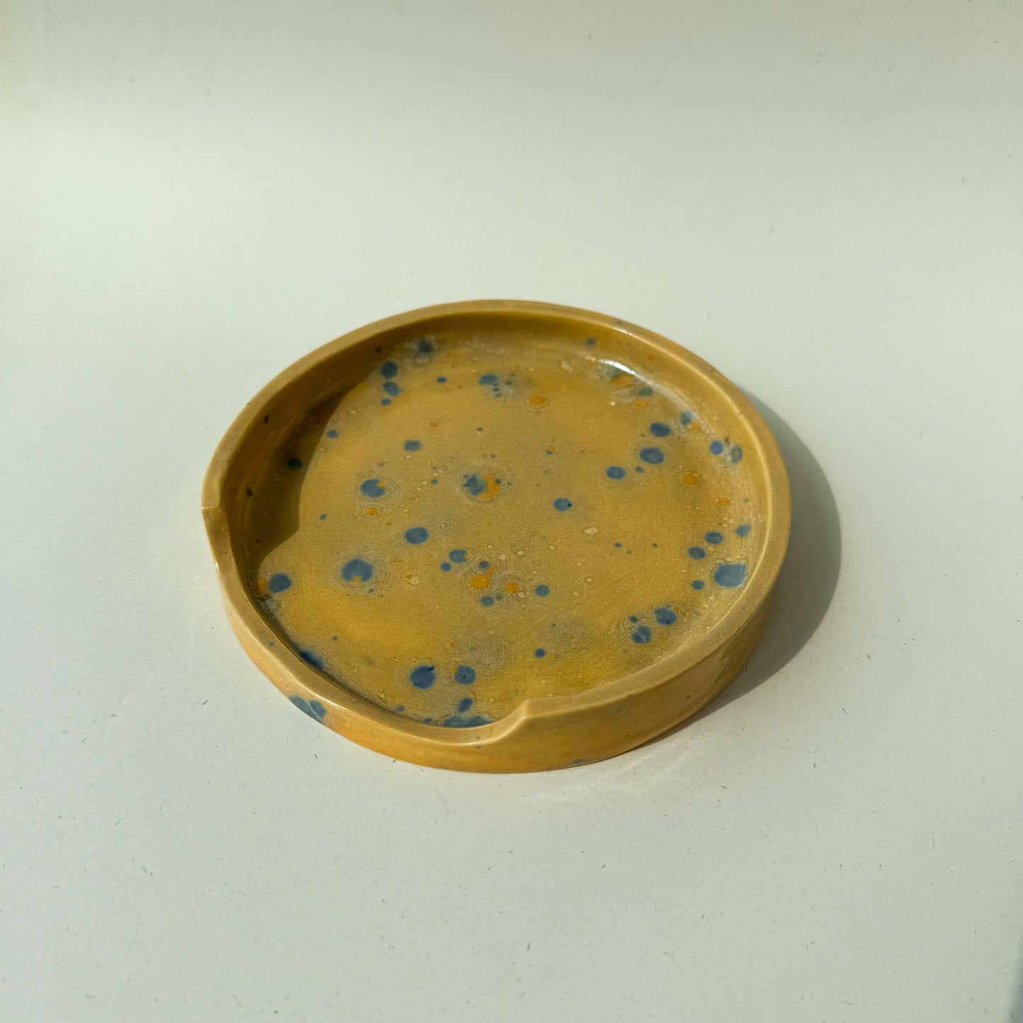 Reposa cucharas de cerámica amarillo